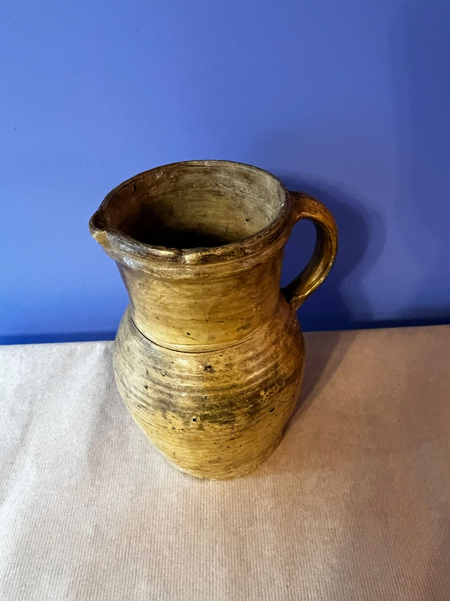 Pichet ancien en grès émaillé