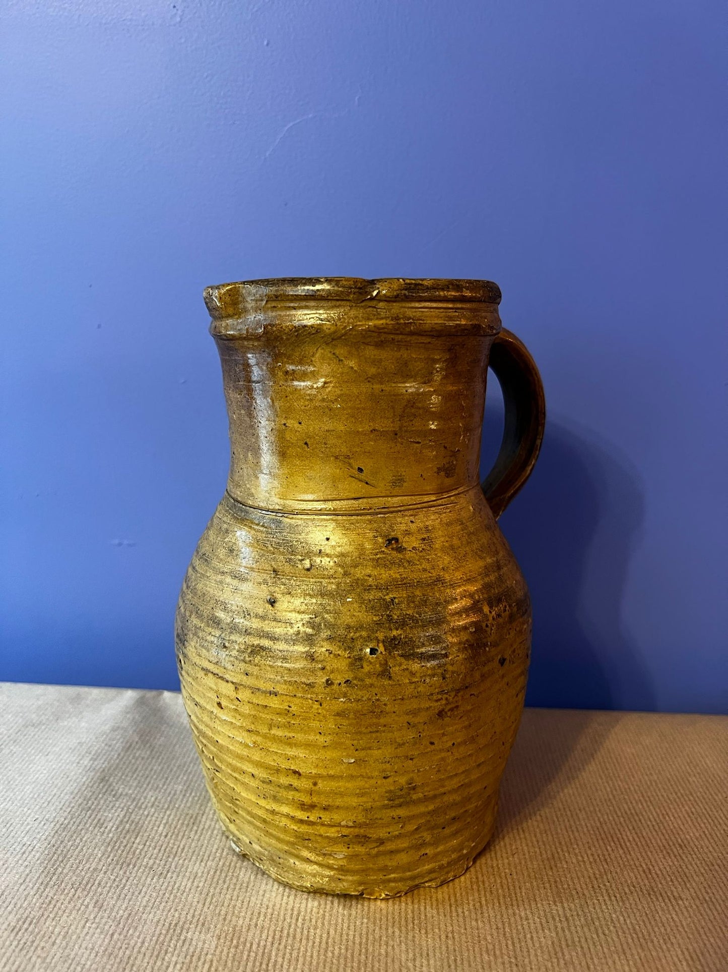 Pichet ancien en grès émaillé