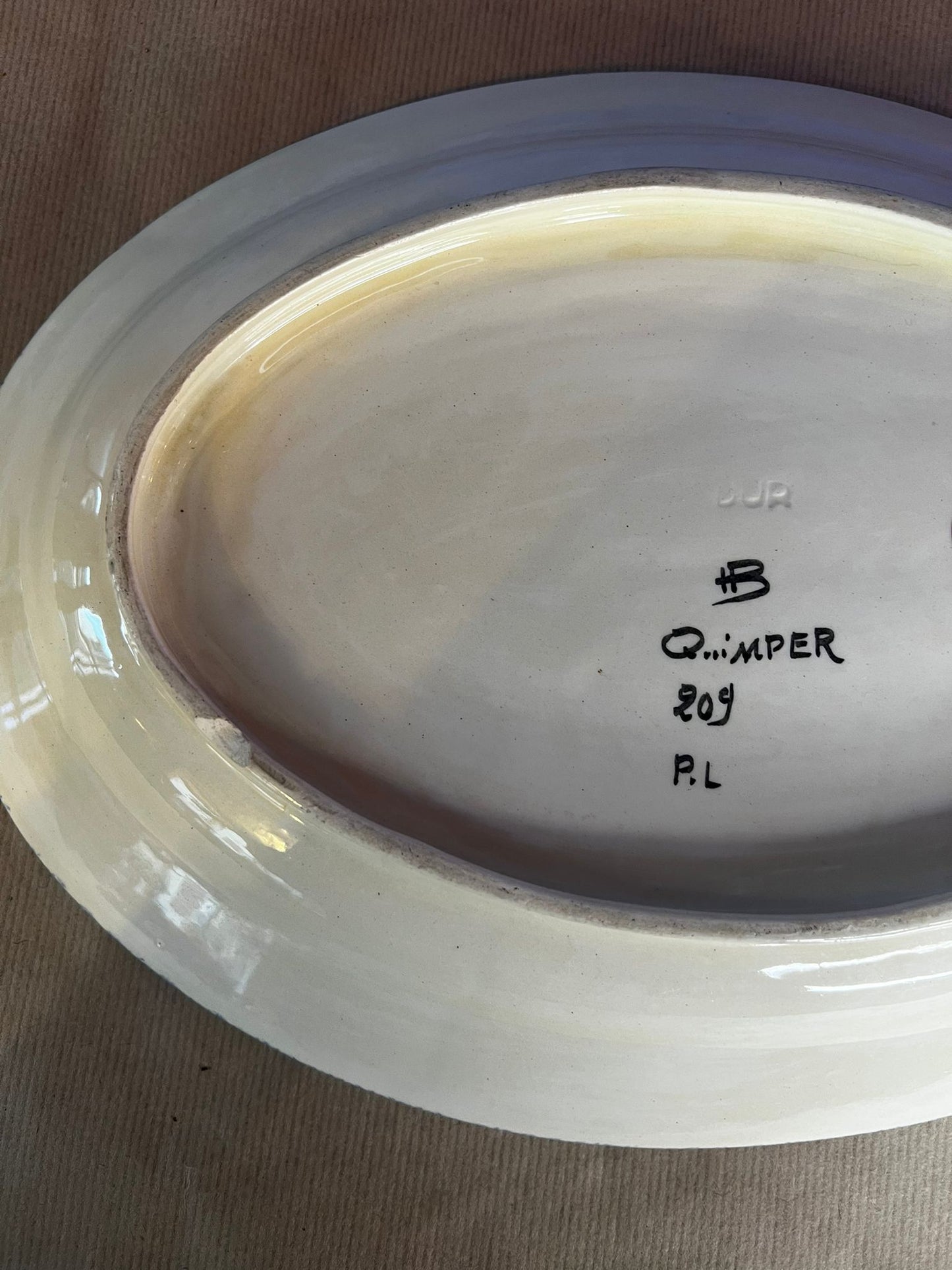 Plat de service de Quimper (motifs floraux)