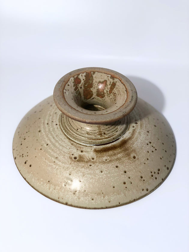 Plat sur pied (grès)