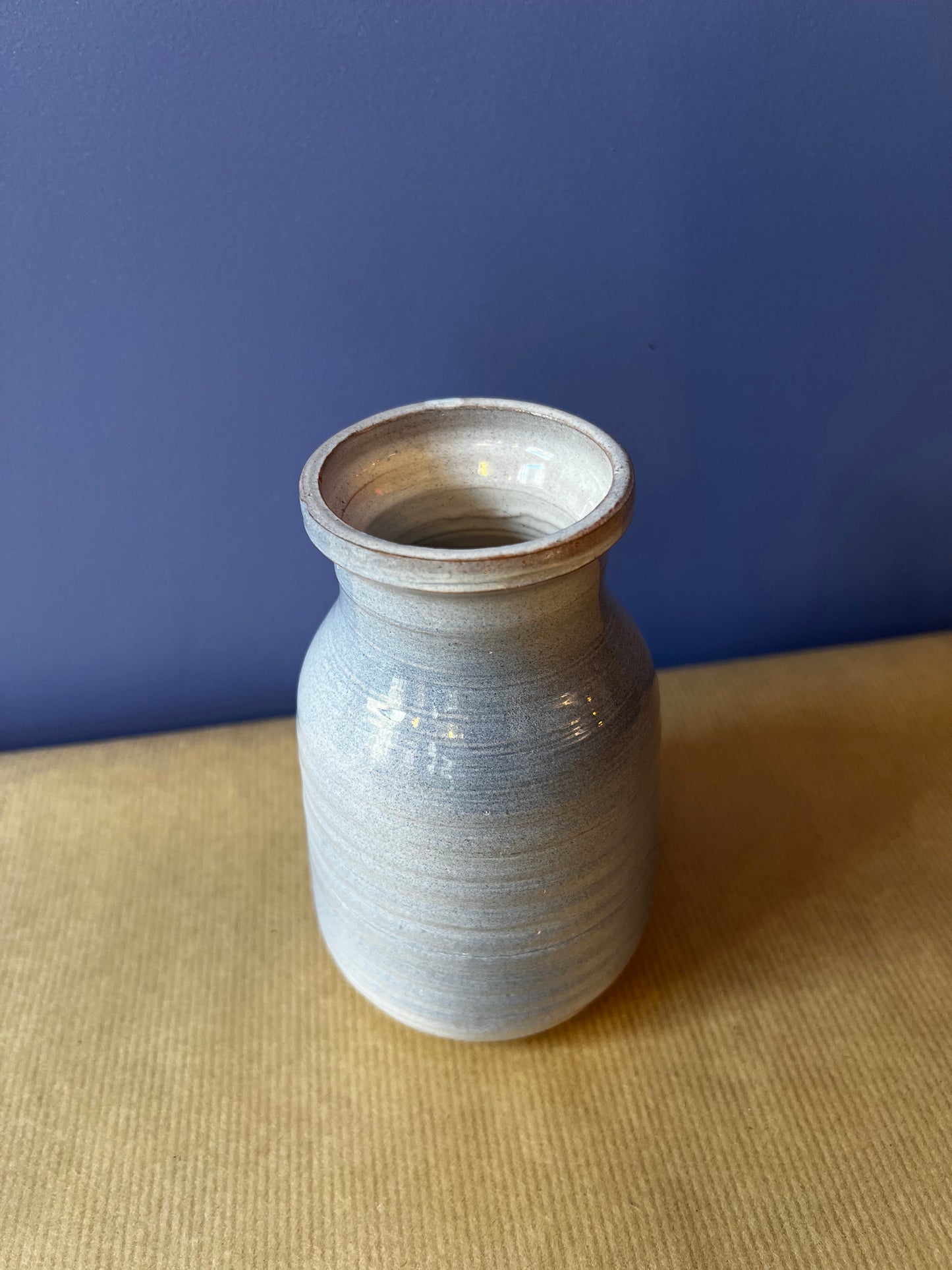 Petit vase en grès cérame bleu