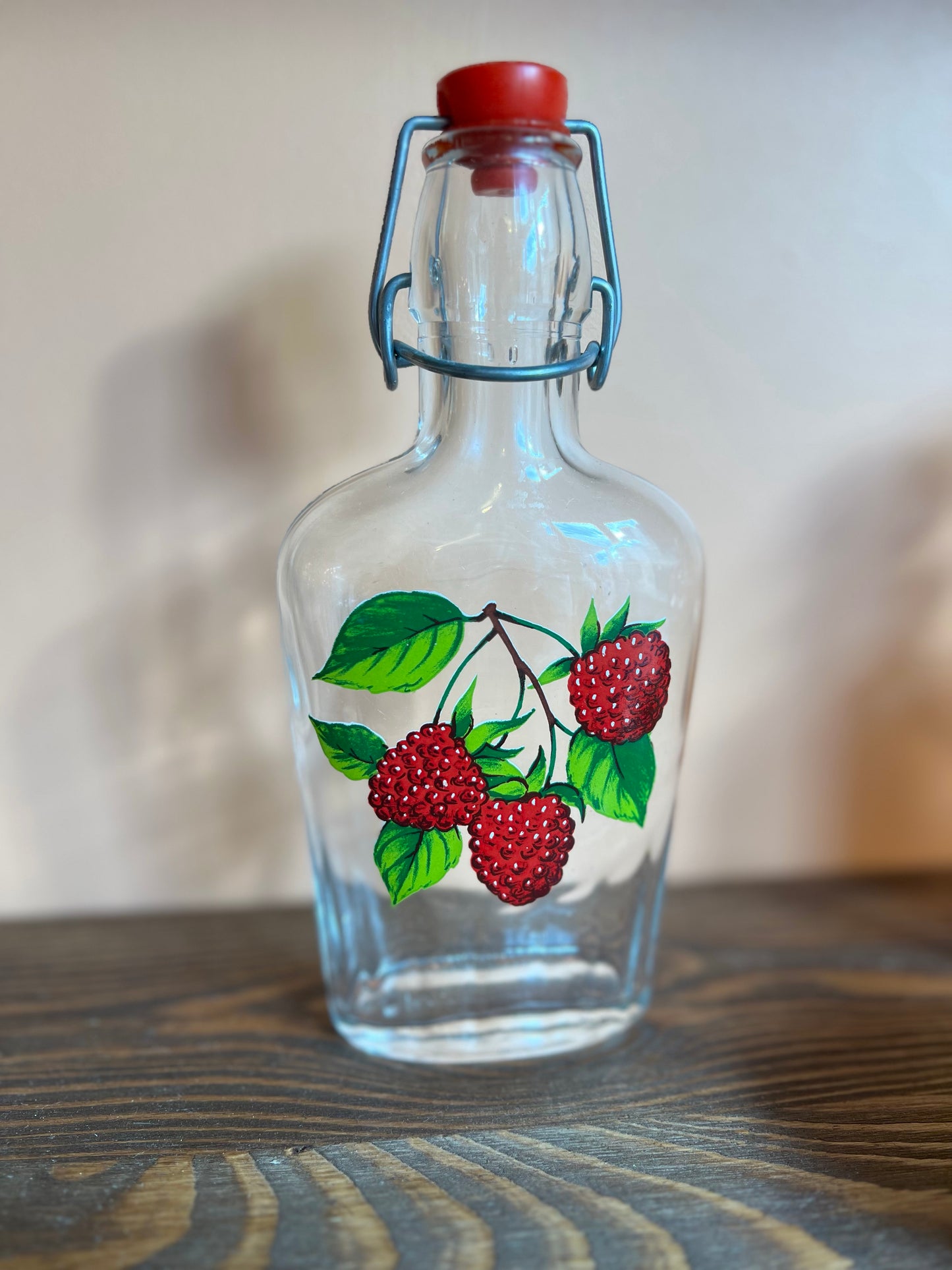 Bouteille à liqueur (motif framboises)