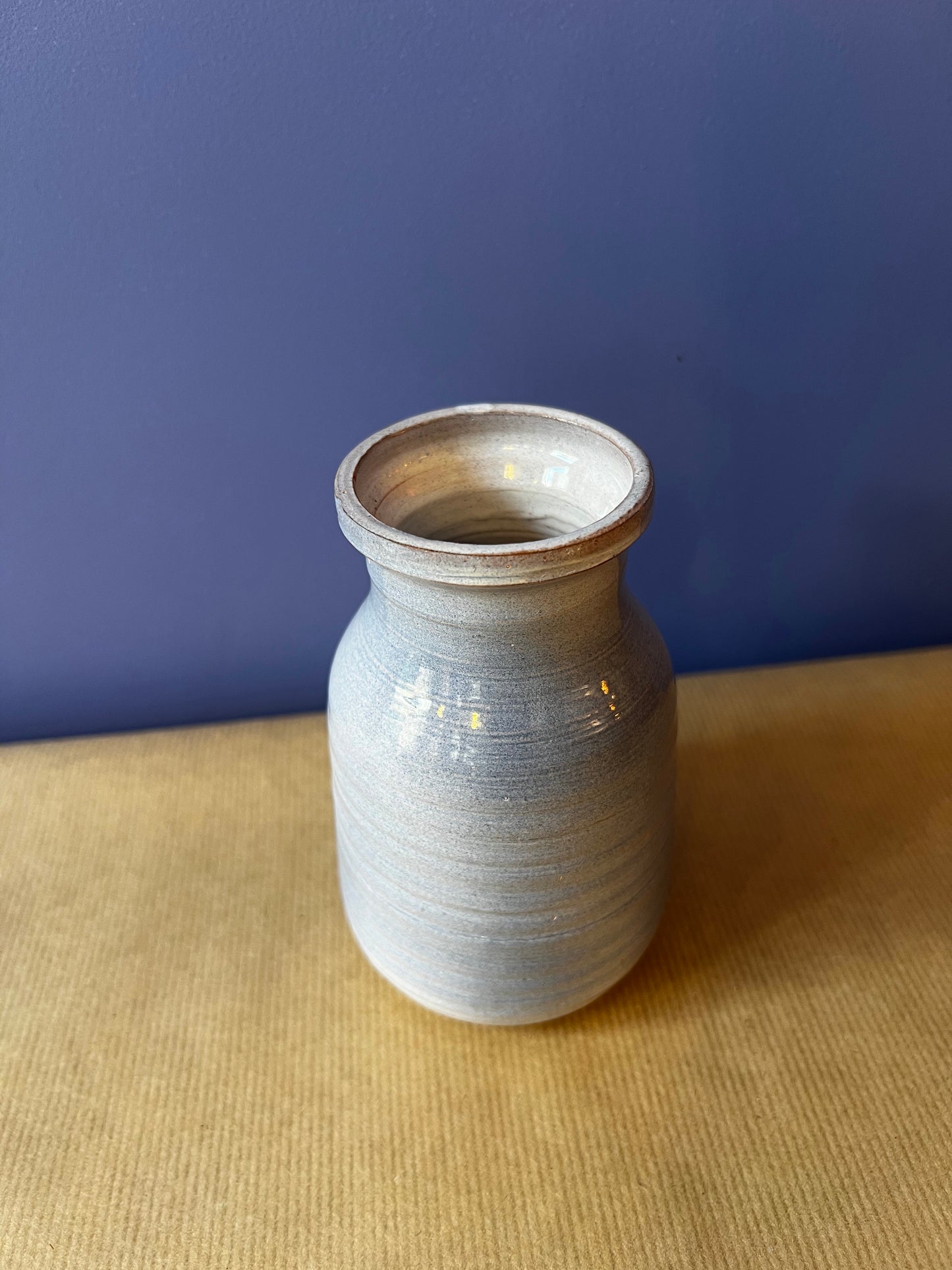 Petit vase en grès cérame bleu