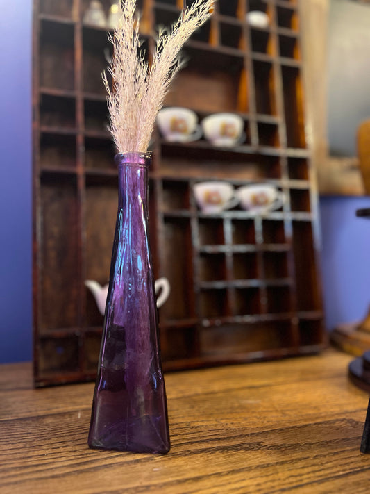 Vase triangulaire violet