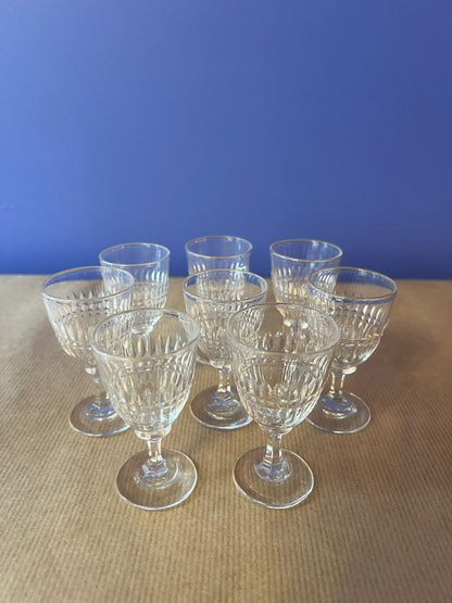 8 petits verres à liqueur