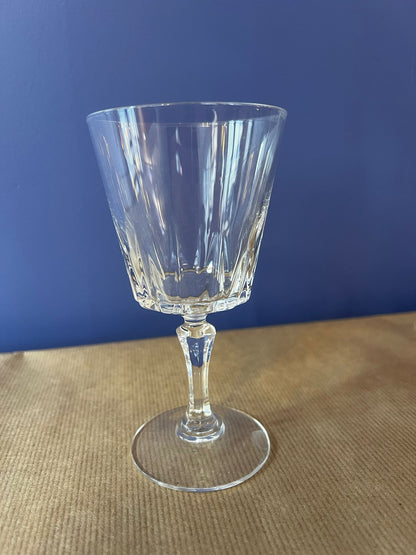 8 verres à pieds en cristal